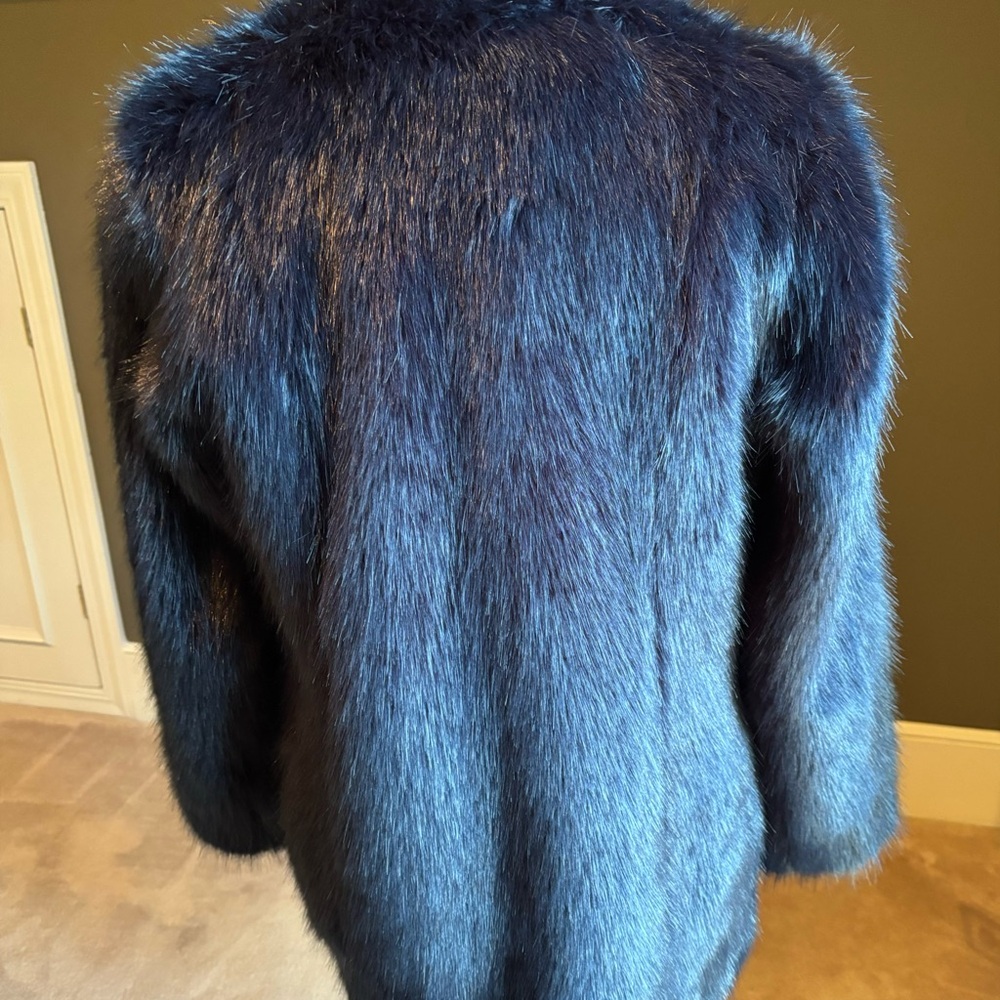 Elegant Faux Fur Coat by ANN TAYLOR in beautiful Navy NWT - Picture 15 of 16